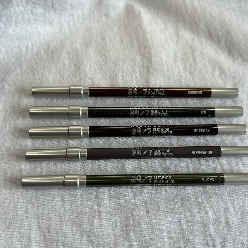 NEW!! URBAN DECAY 24/7 GLIDE-ON WATERPROOF EYELINER PENCIL
#1 Eye Pencil… - Picture 5 of 10